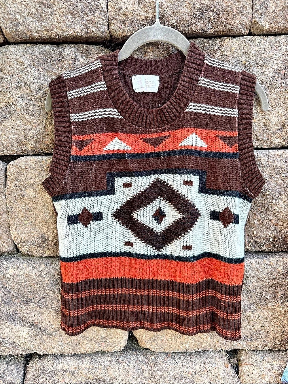 Vintage 70s geometric western sweater vest
Acrylic material 🔥 some stretch small